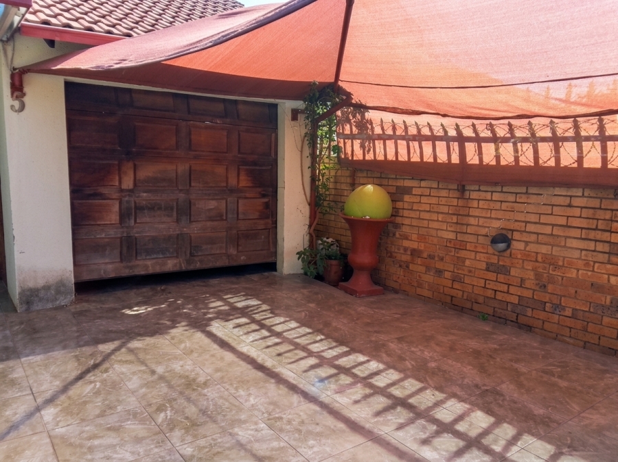 3 Bedroom Property for Sale in Geelhoutpark North West